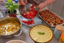 Ručak - šnicle, pire, salata i kolač